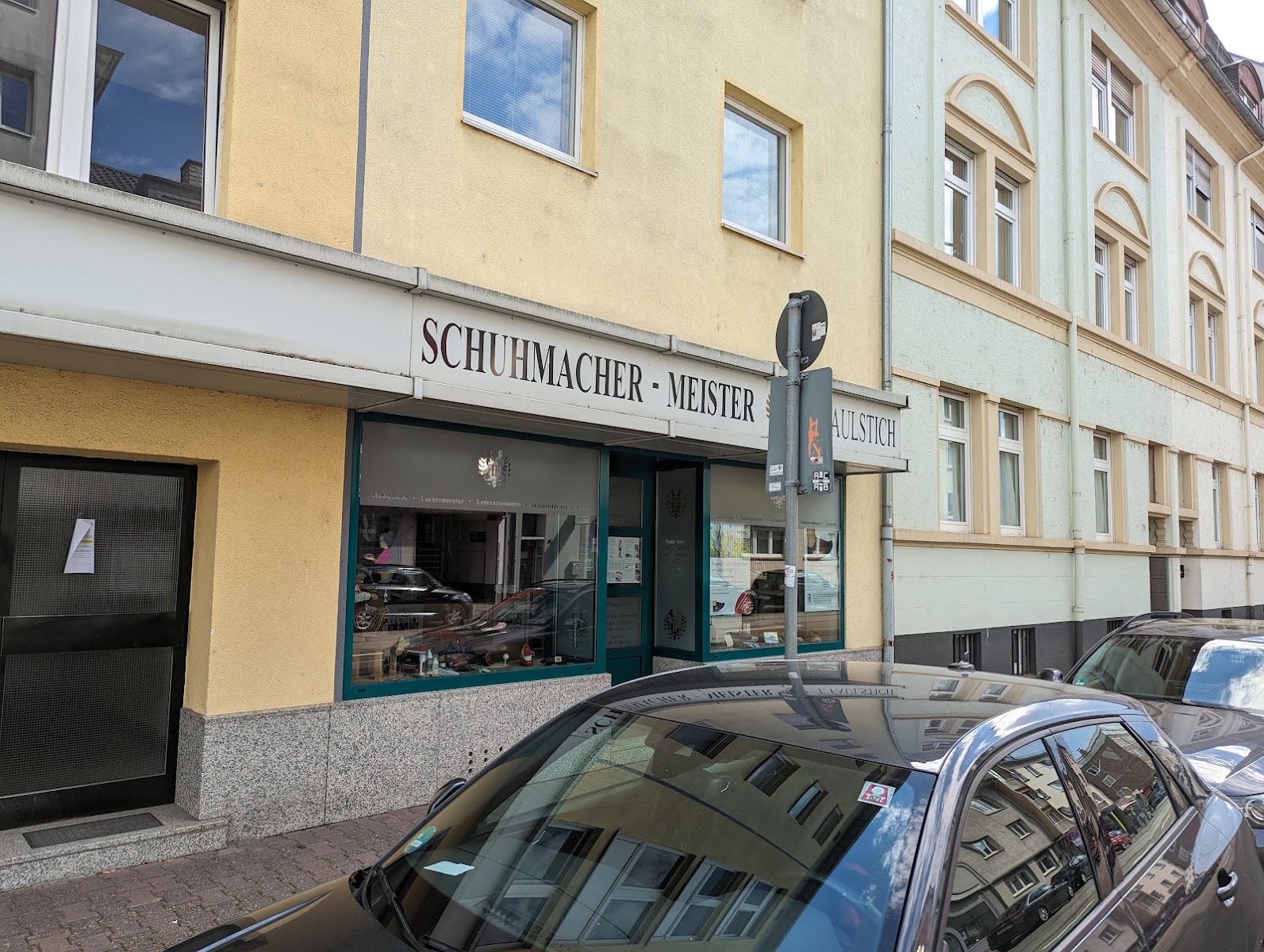 Ladenfront von Schuhmacher-Meister Thomas Faulstich in der Bruchfeldstraße, Frankfurt-Niederrad